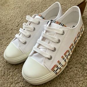 New Burberry Mini Larkhall sneaker size 35 (US 5)